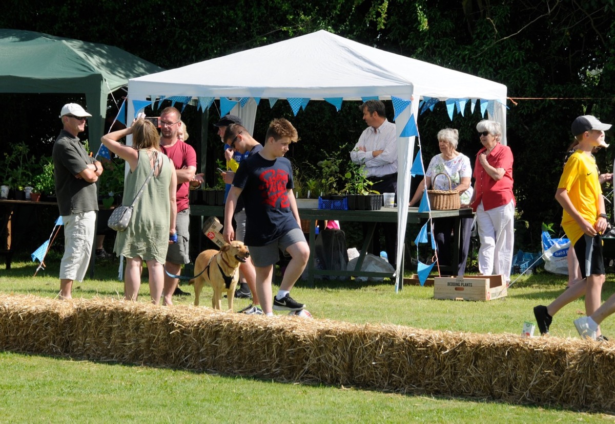 Fete 2017 Enjoying the sunshine